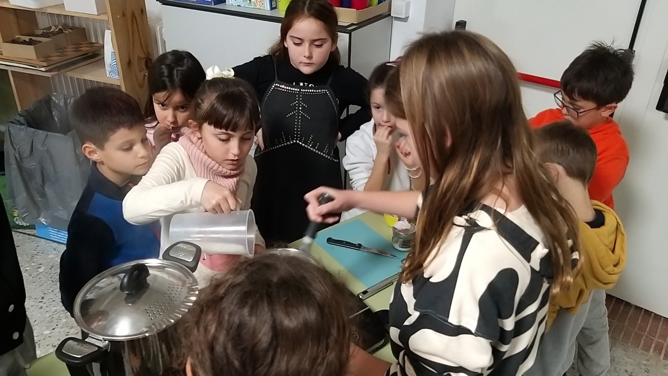 TALLERS EN CENTRES EDUCATIUS
